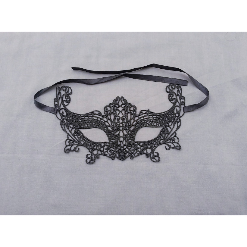 Queen Lace Masquerade Mask